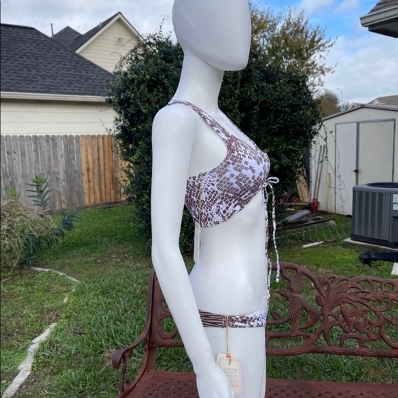 💋NWT MAAJI Mamba Viva Chi Chi Reversible Bikini 2Piece Set - Picture 3 of 11